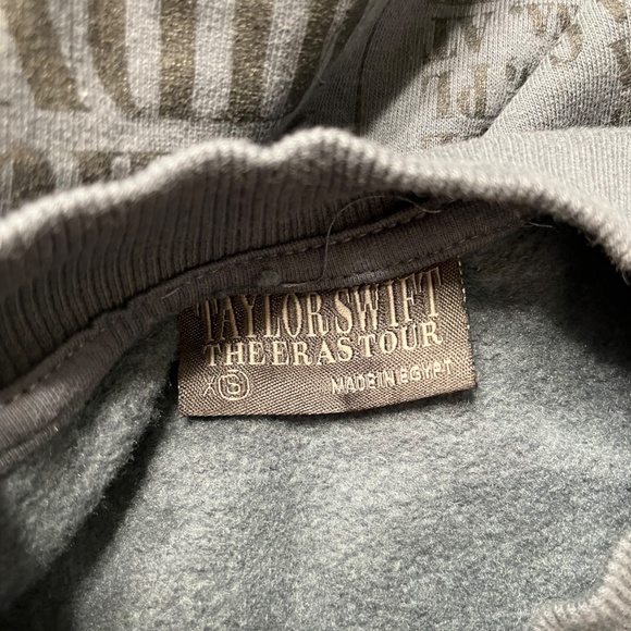 Official Swift ERAS Tour 2023 - NEW Blue Crewneck - Picture 5 of 6